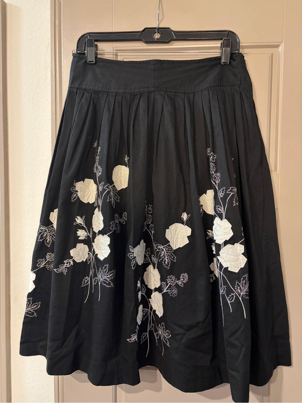 Willi Smith Black Circle Skirt with White Rose Embroidery